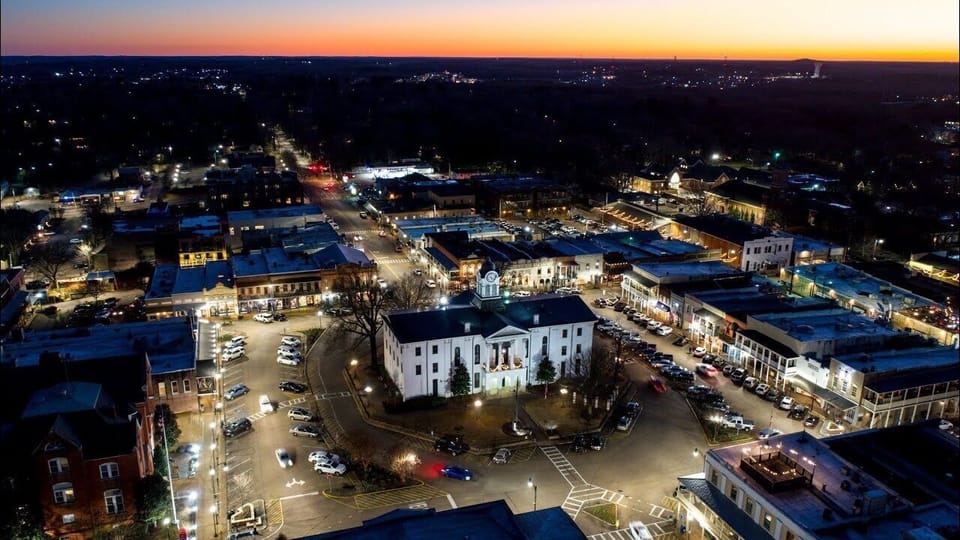 "The Square" with the Lafayette County Courthouse front and center.
