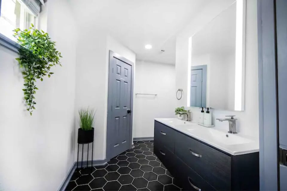 Spacious bathroom