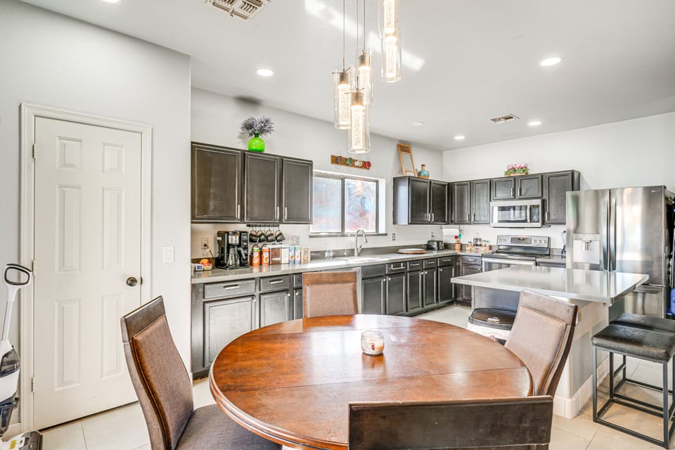 Dining Area | Dishware & Flatware Provided