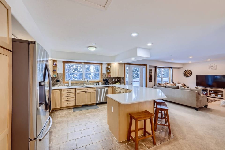 Enjoy delicious family meals and unwind after a refreshing walk in nature in a beautiful kitchen