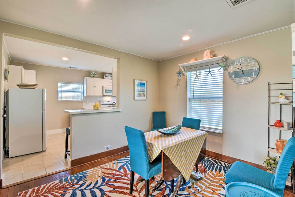Dining Area | Dishware Provided