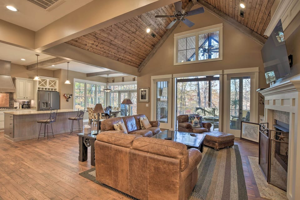 Living Room | Open-Concept Living Area