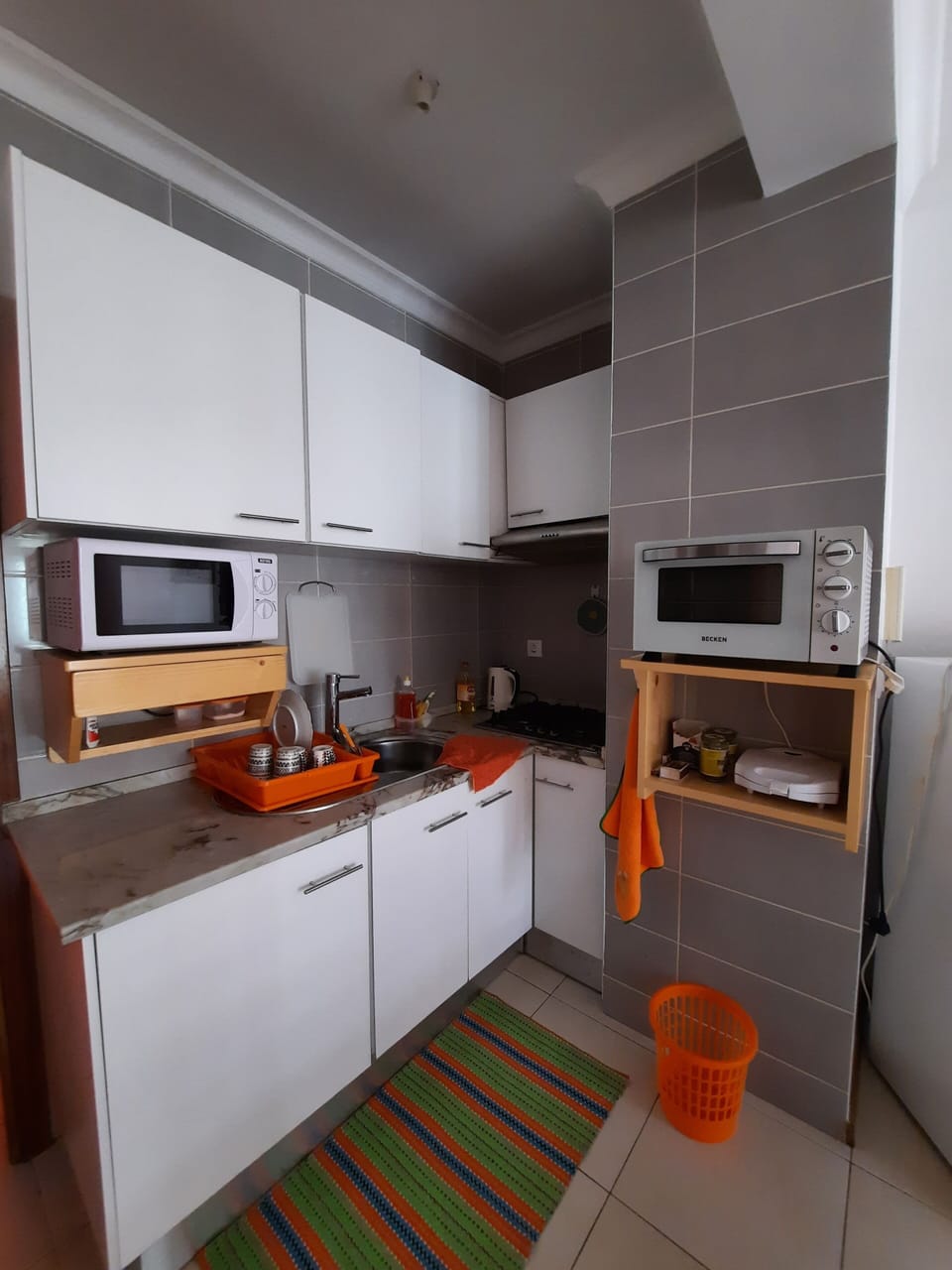 Fully equipped kitchenette