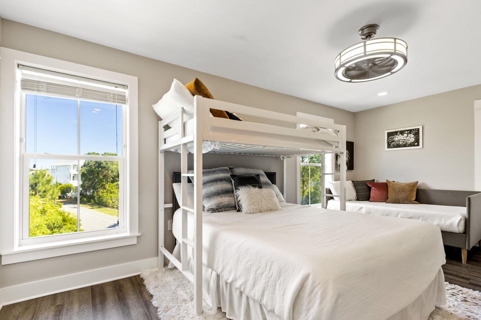 Fifth Bedroom - Twin/Queen Bunk Bed with Twin Daybed