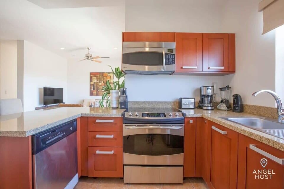 A fully-equipped kitchen & high-quality appliances for preparing meals at home