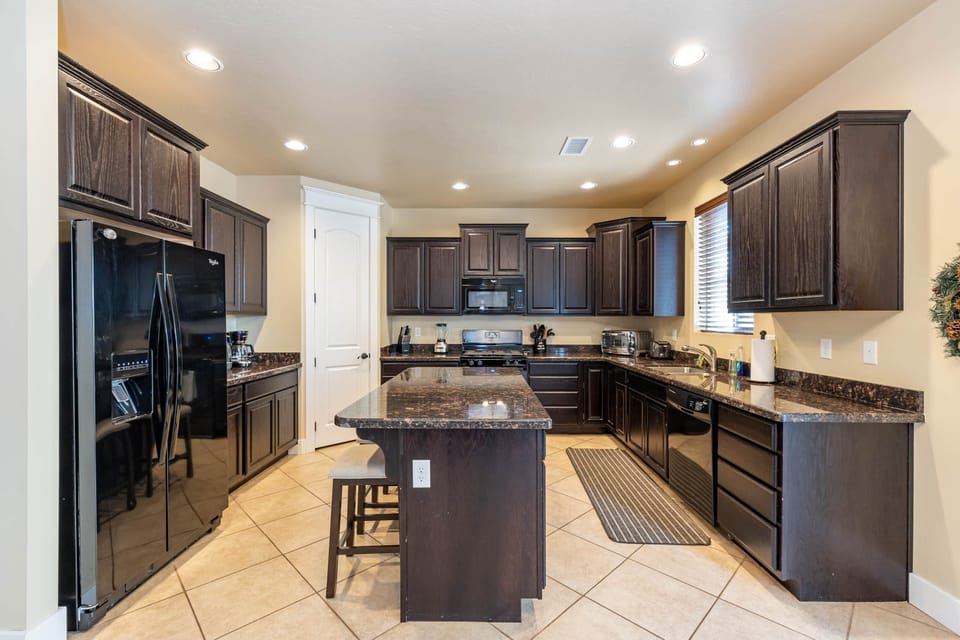 Fully stocked kitchen ready to prepare your meals!