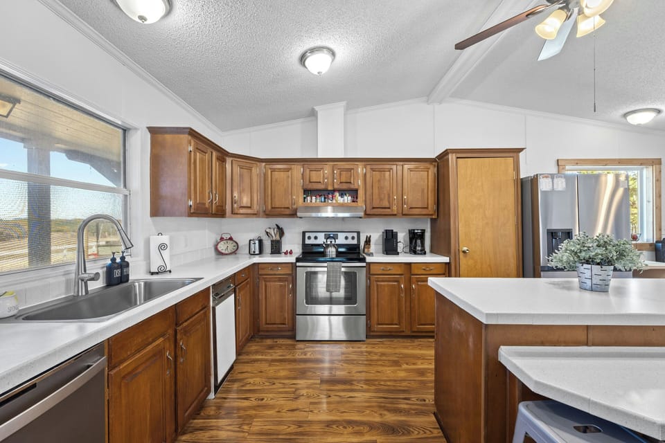 Newly Remodeled Kitchen (1)