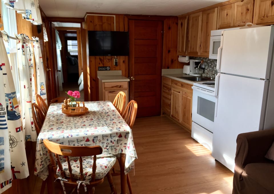 Full newly renovated kitchen!