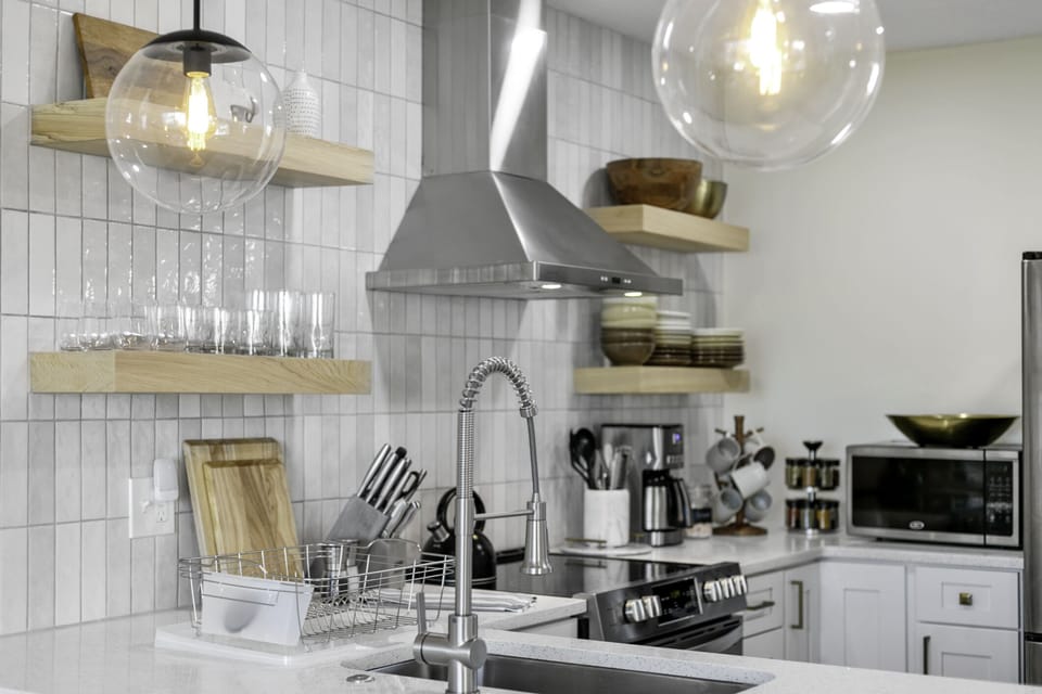 Well stocked kitchen with all the essentials.