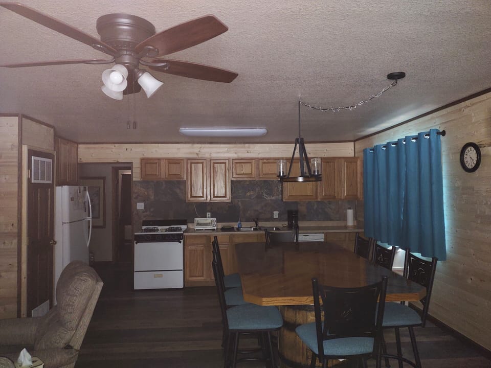 Dining room/kitchen 