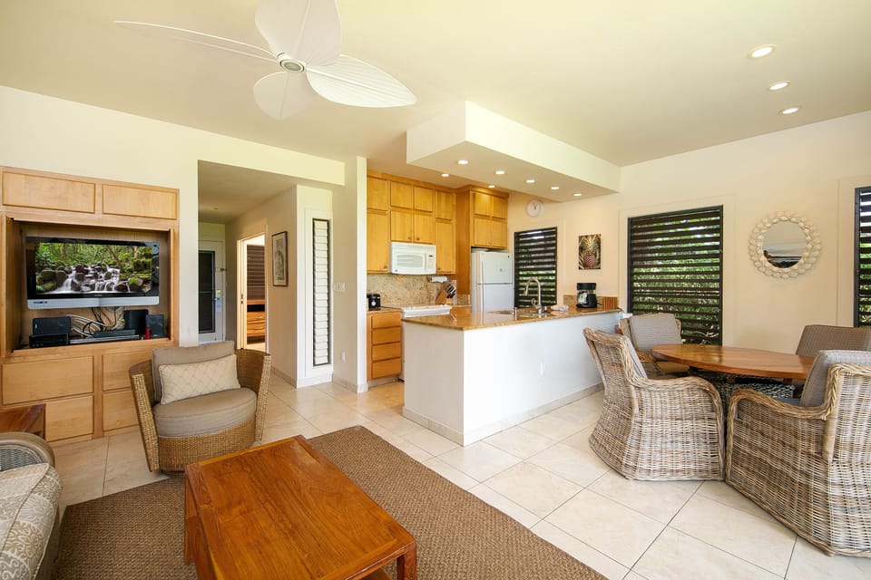 Living area, dining area, kitchen, hallway