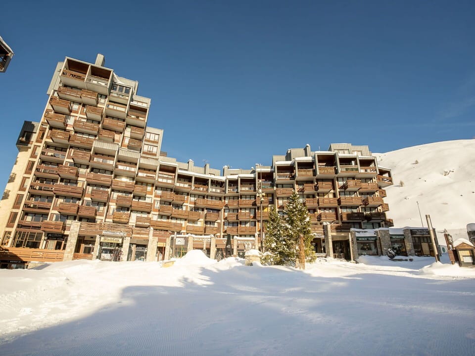 Sky, Building, Snow, Urban Design, Condominium, Residential Area, Tower Block, Facade, Landscape, City