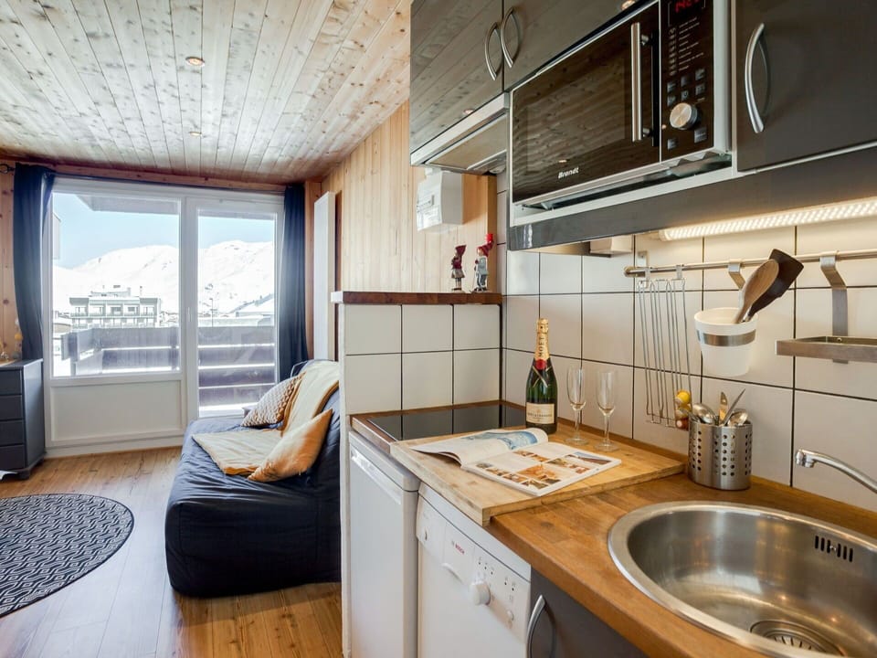 Kitchen Sink, Tap, Sink, Cabinetry, Property, Furniture, Plumbing Fixture, Building, Countertop, Window