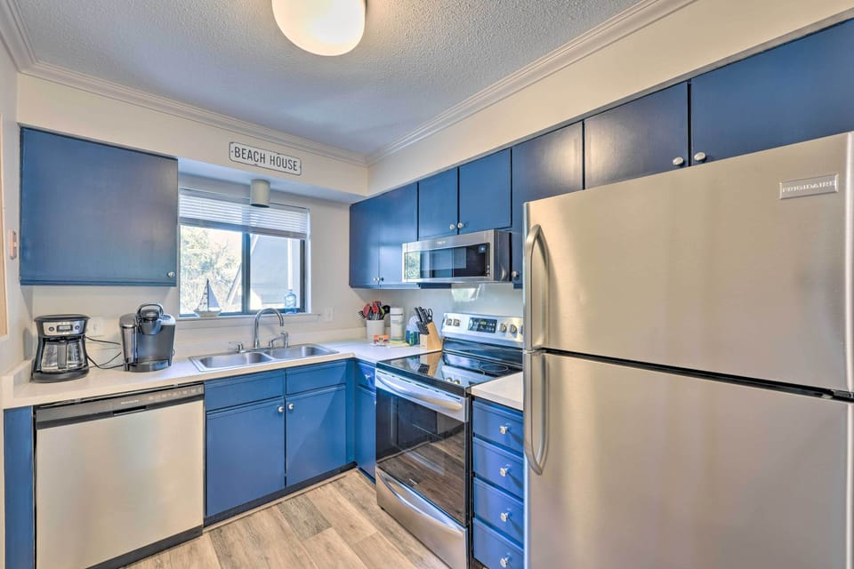 Fully Equipped Kitchen | Pots & Pans