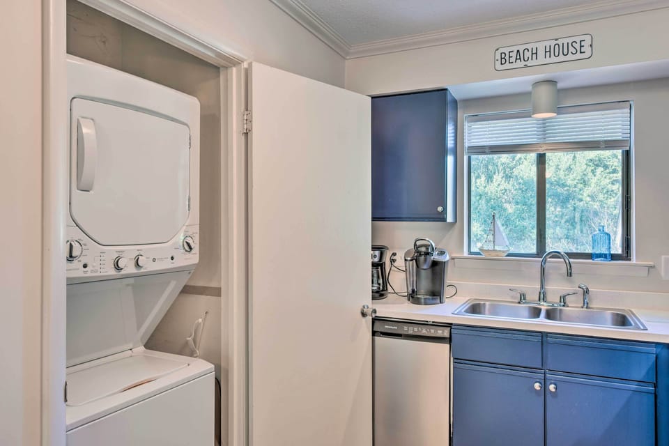 Fully Equipped Kitchen & Laundry Nook