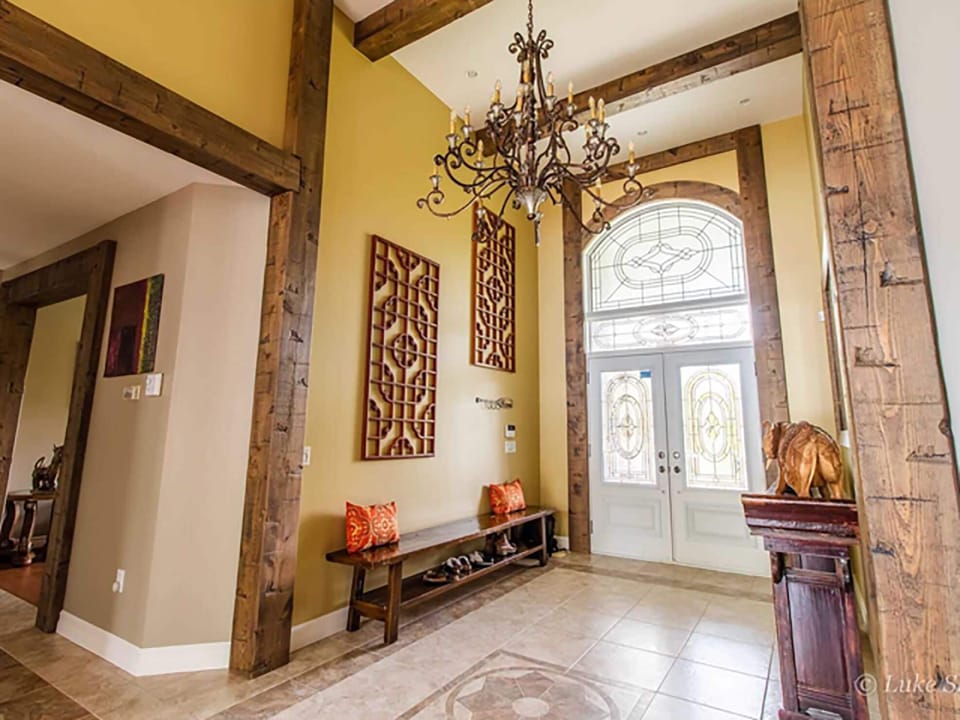 Foyer.