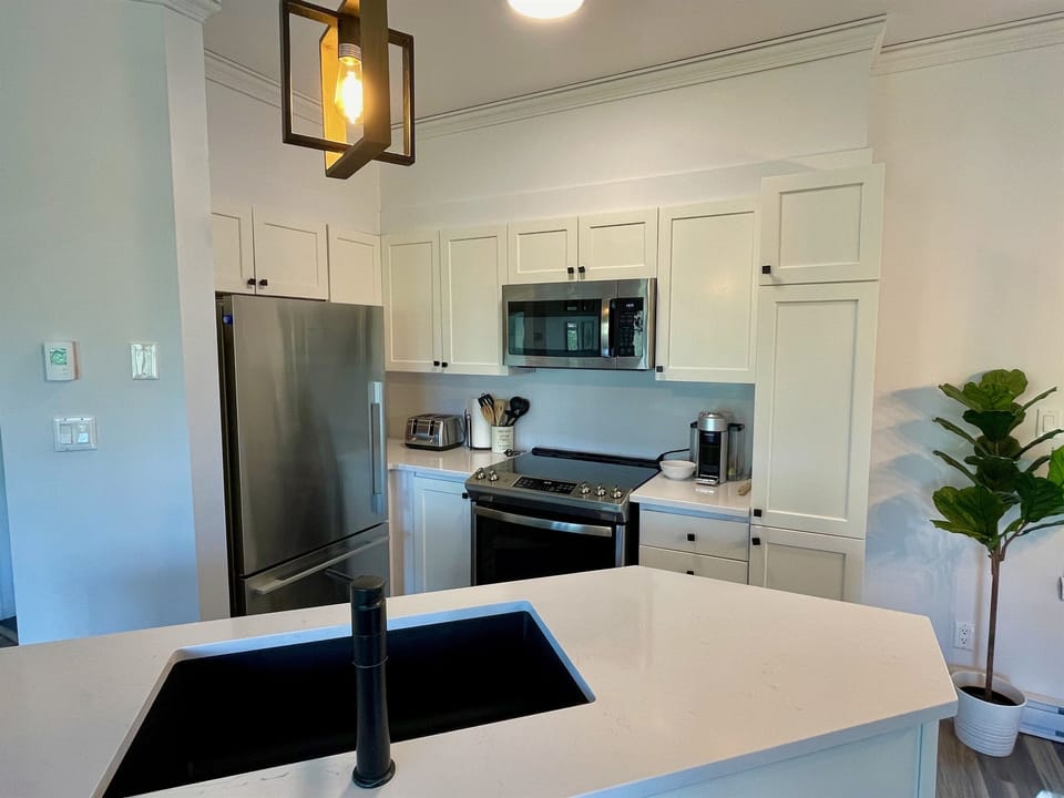 Gorgeous kitchen with new appliances