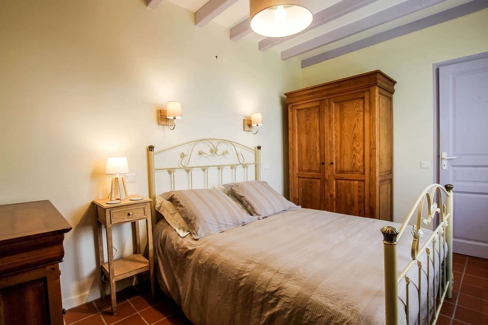 bedroom 5 with double bed