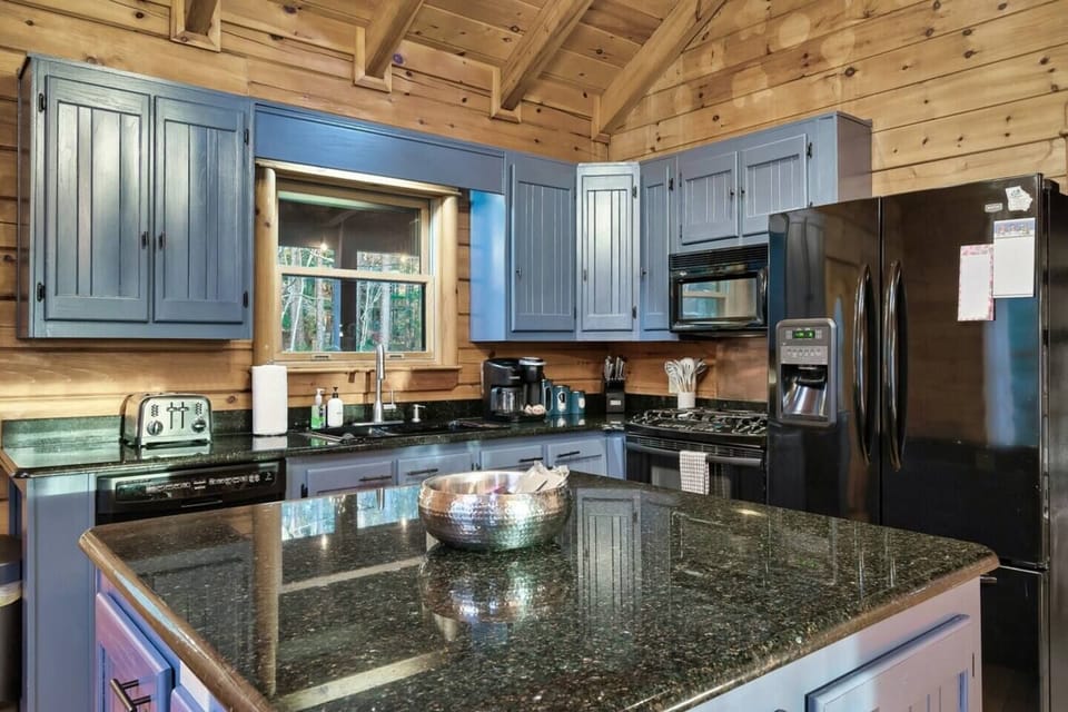 [KITCHEN] - You'll find everything you're going to need if you decide to stay in and enjoy some home-cooked food with a fully stocked kitchen.
