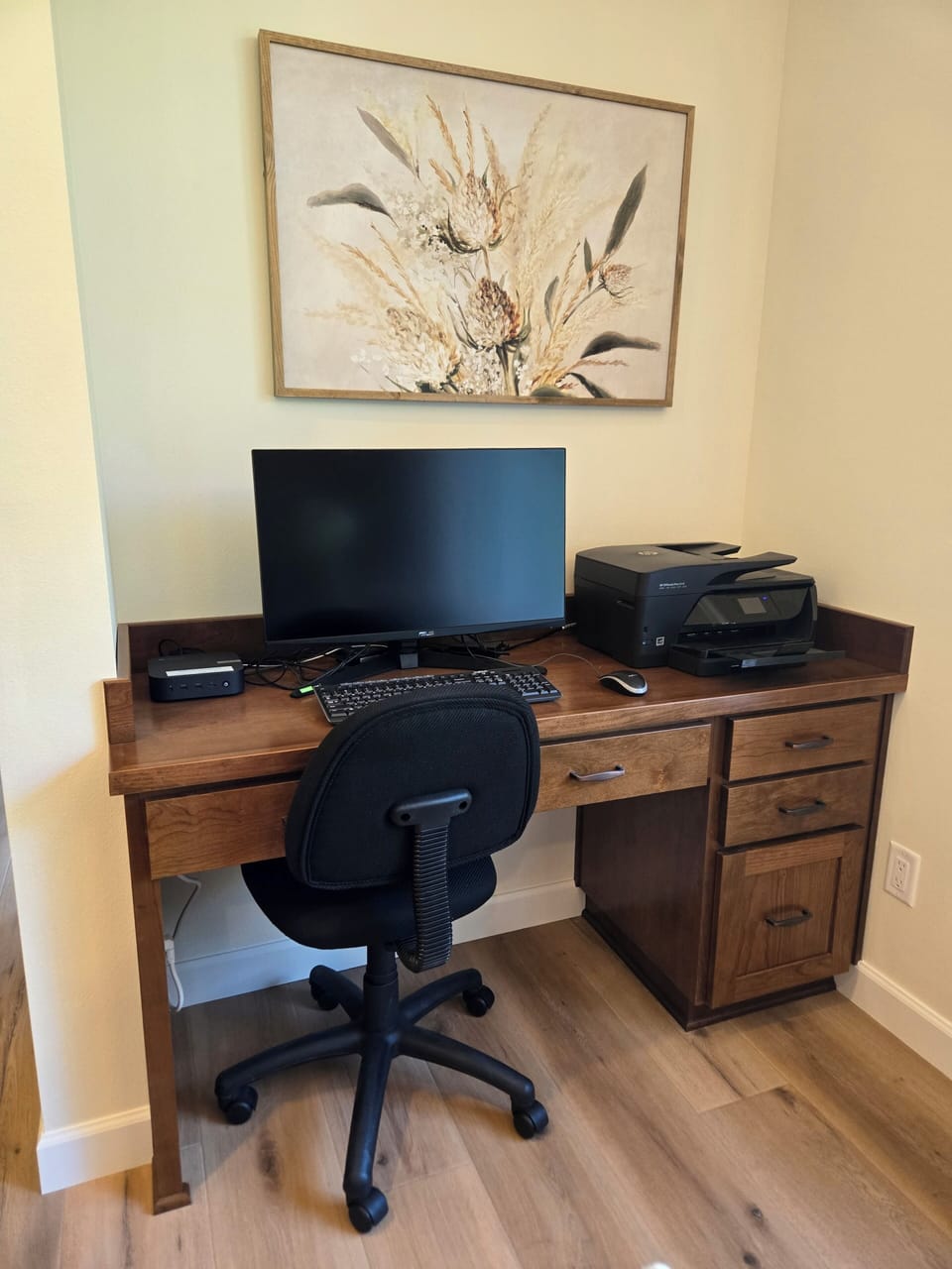 Free Wi-fi and a computer with printer