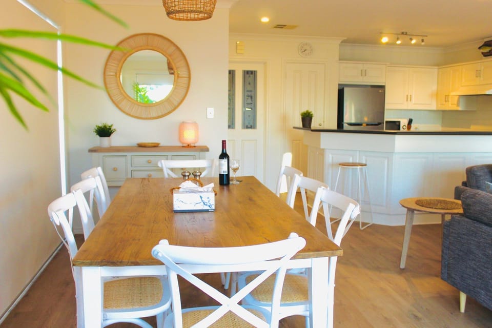 Ducted Air-Conditioning Throughout
Stay comfortable all year round, whether it’s summer sun or winter chill.