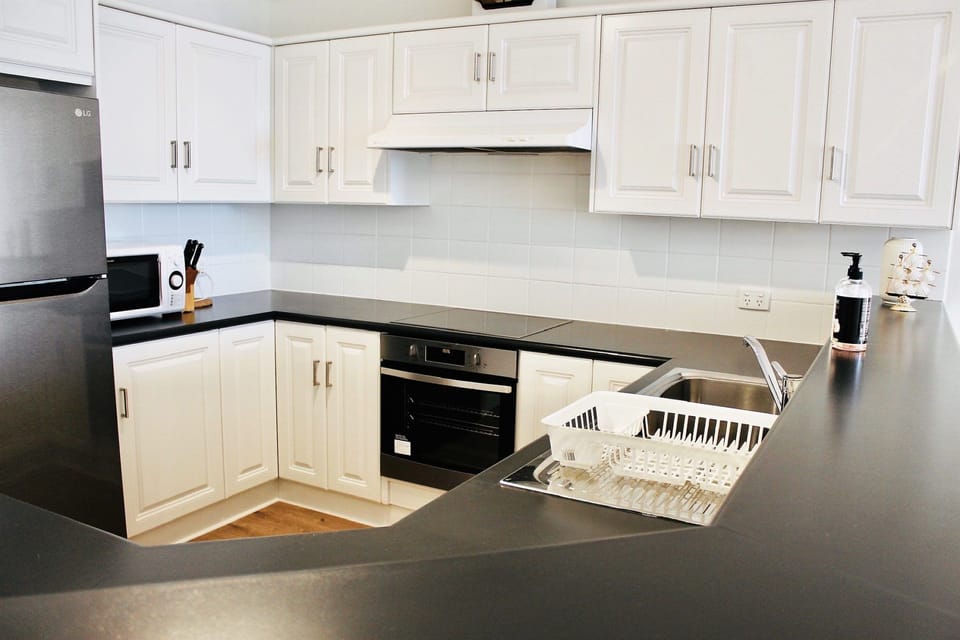 Cook up your favourites using local produce in a stylish setting.