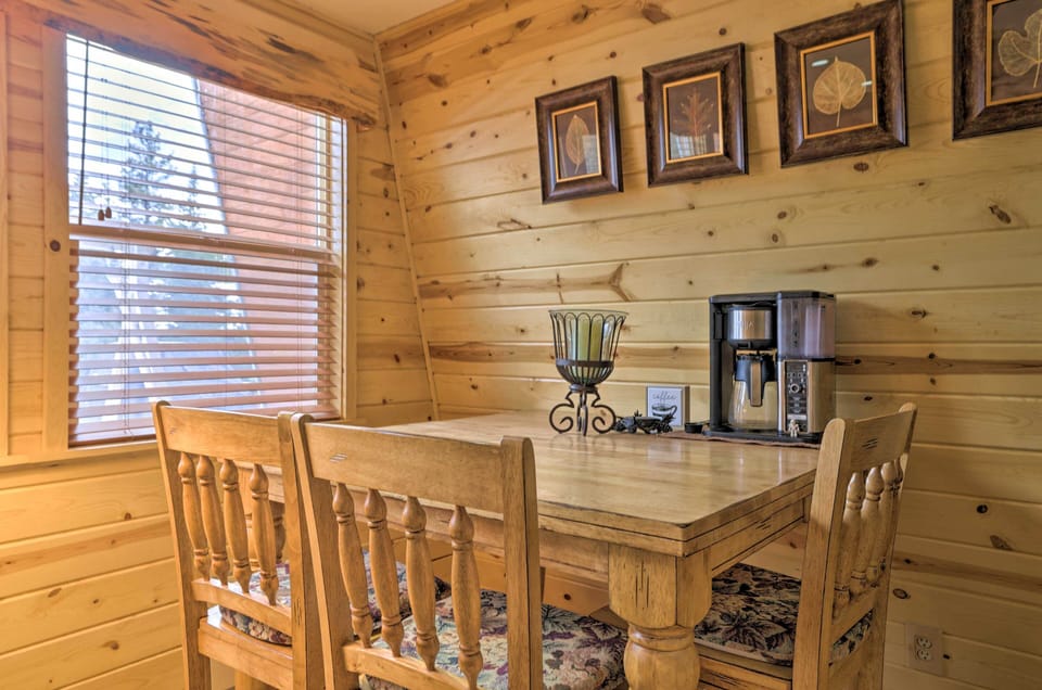 Dining Table | Dishware & Flatware