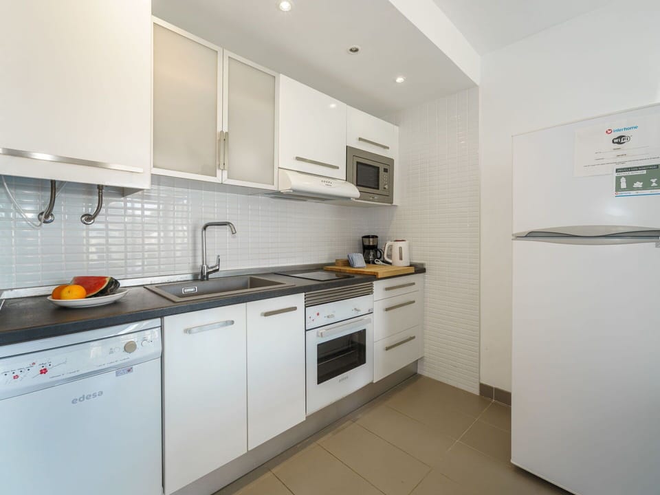 Kitchen Sink, Cabinetry, Sink, Tap, Countertop, Building, Kitchen Stove, Interior Design, Wood, Kitchen Appliance