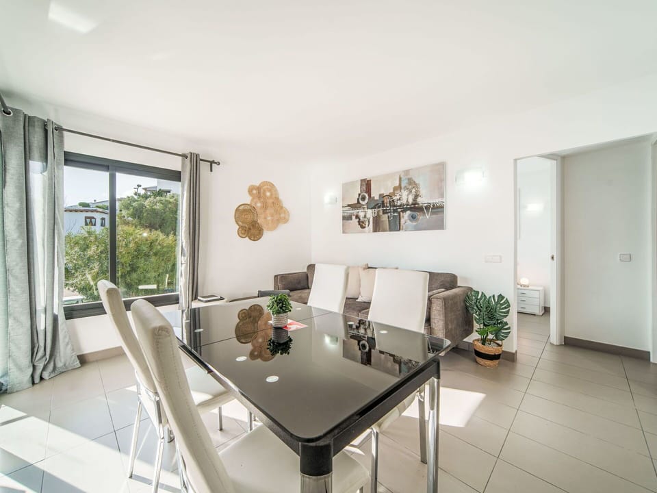 Furniture, Interior Design, Chair, Table, Flooring, Kitchen & Dining Room Table, Ceiling, Floor, Room, Lighting