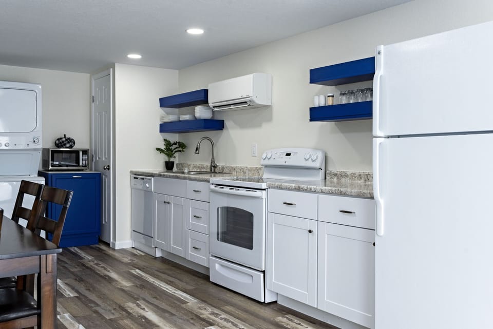 Full kitchen with utensils to fix your favorite meal.