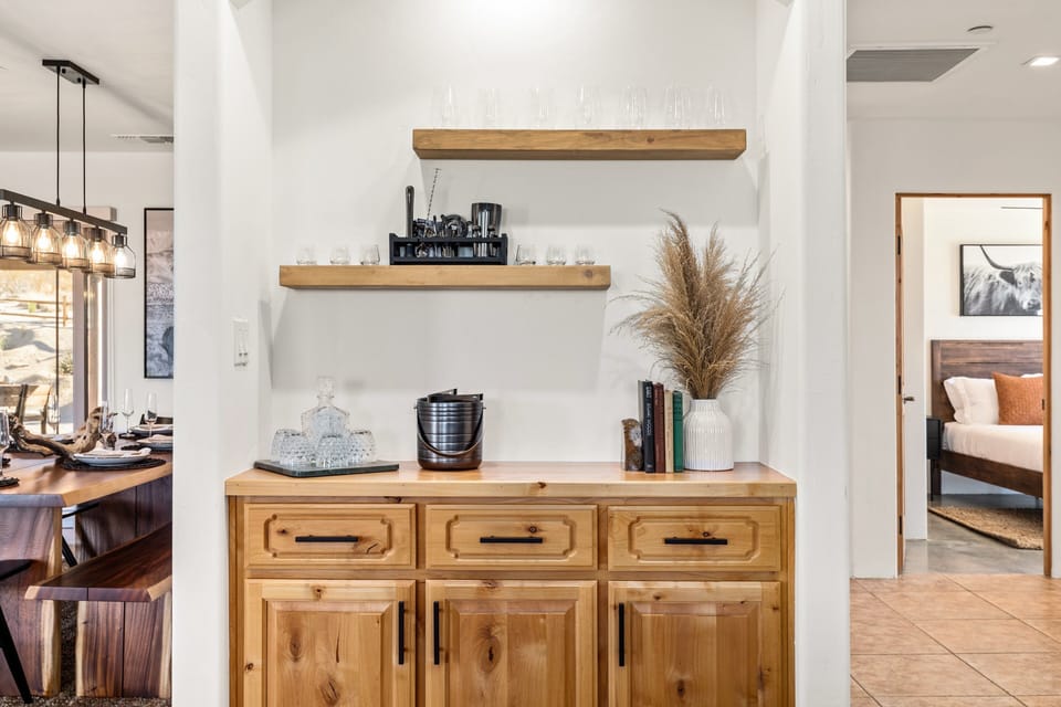 Bar corner