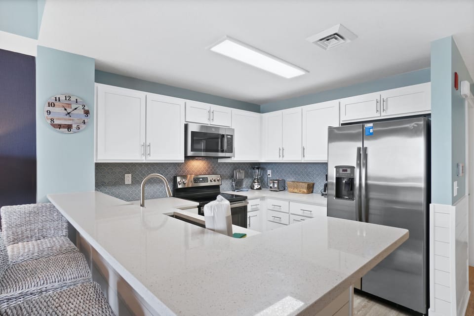 Kitchen with Breakfast Bar