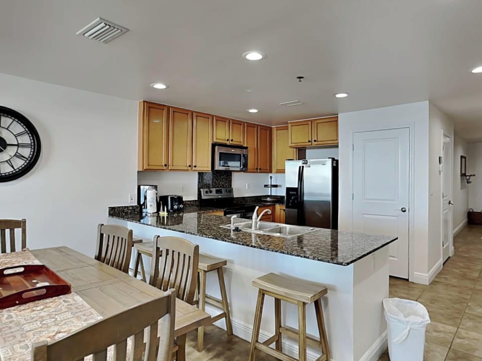 Breakfast Bar - Seating for Three - Unit B