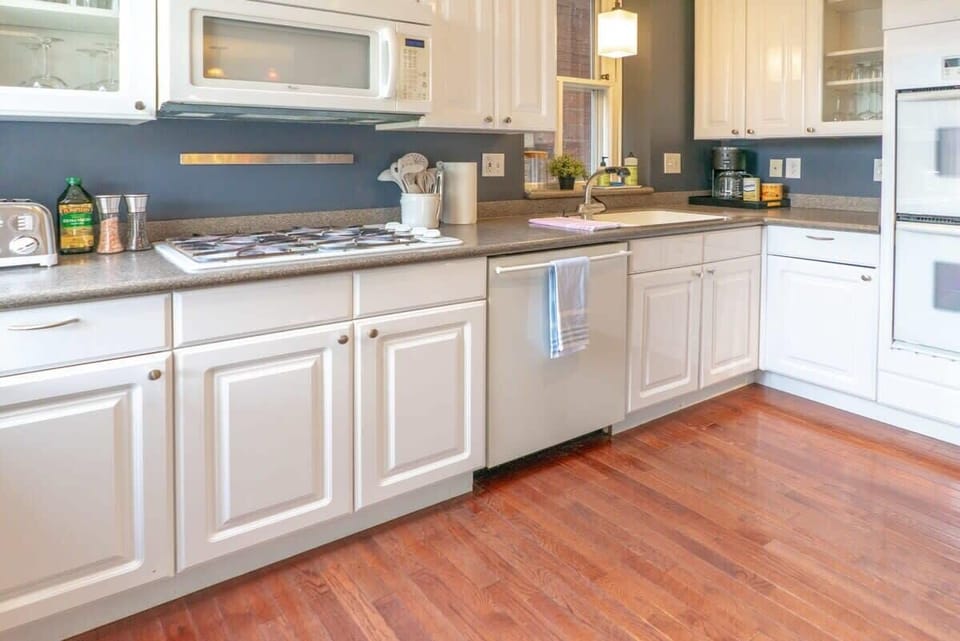Modern kitchen with ample counter space and appliances, ideal for cooking and gathering. #CookAndStay 