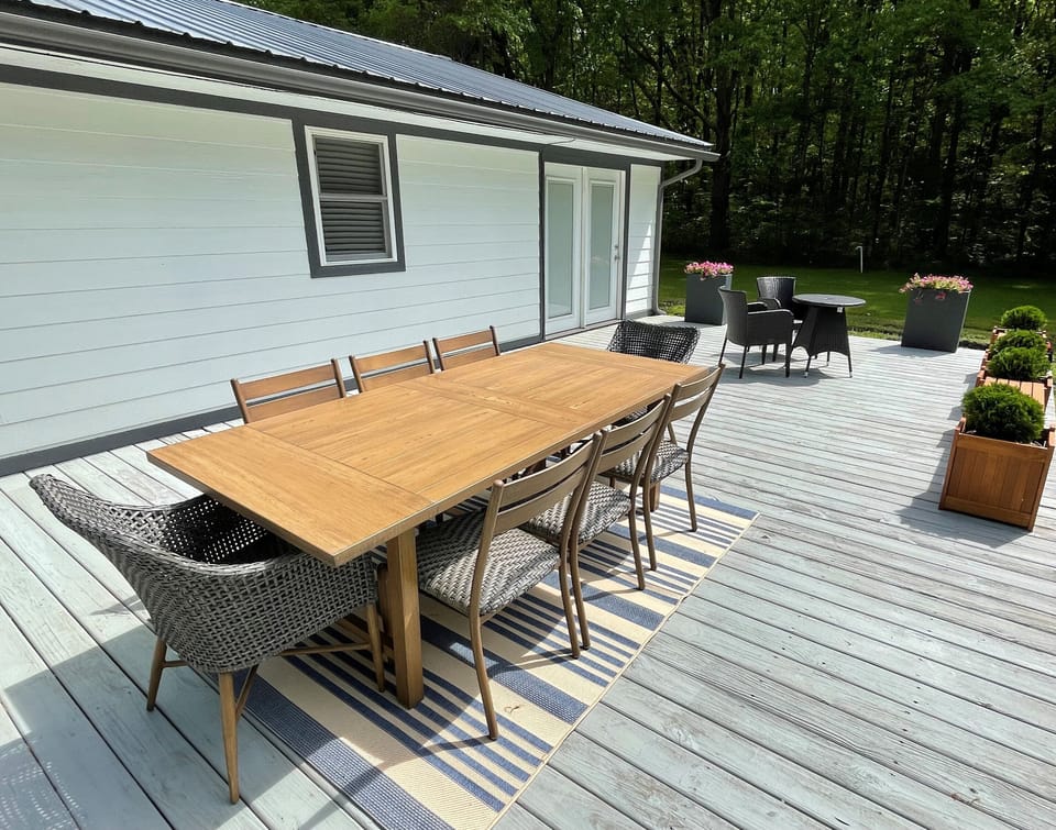 Outdoor Dining with room for 8