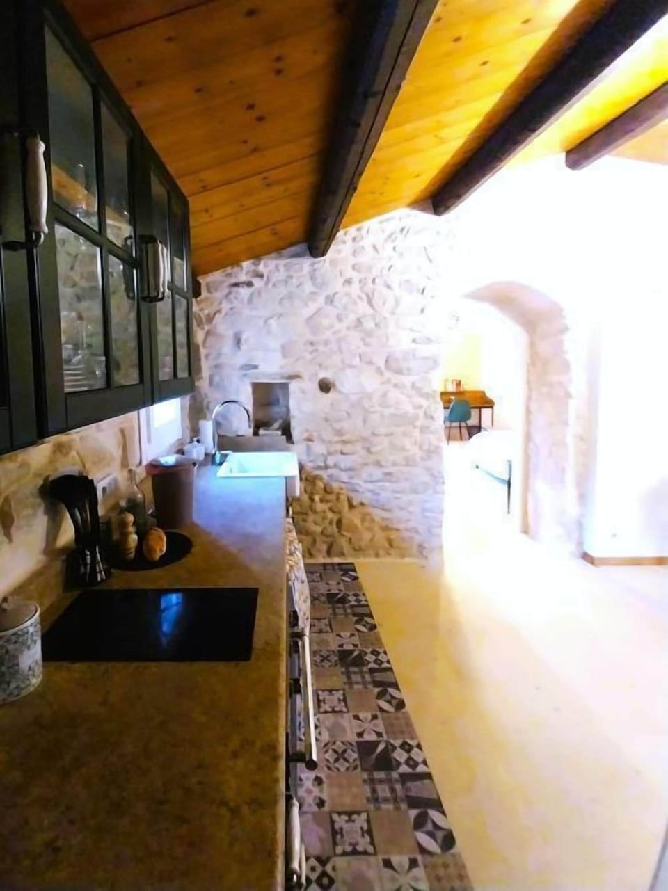 Spacious kitchen counter to stone wall1