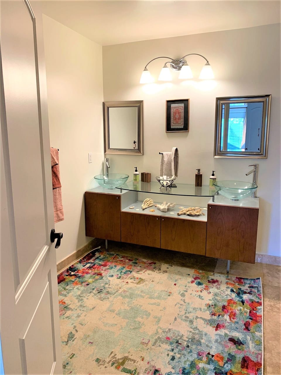 Large Master bath, double sinks