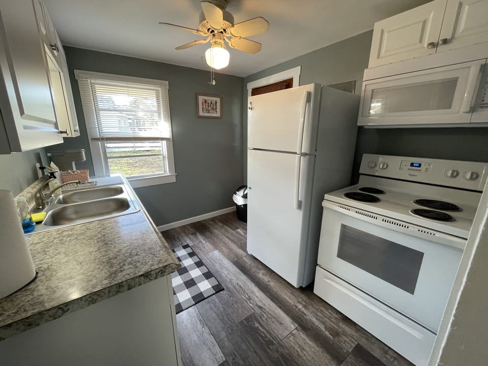 Full Kitchen 