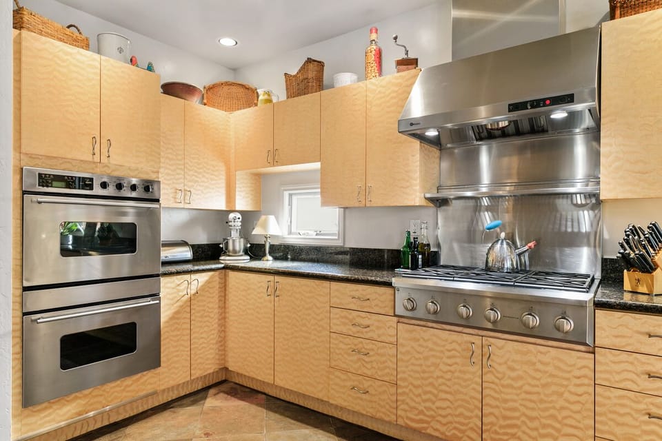 Kitchen with stainless steel appliances 