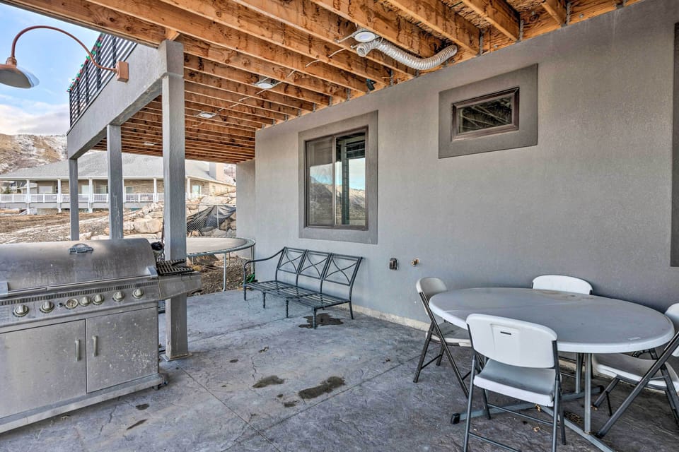 Covered Patio | Gas Grill