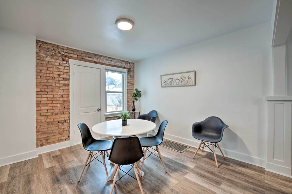 Dining Area | Dishware & Flatware Provided