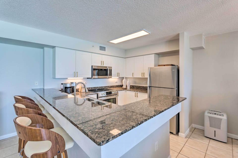 Kitchen | Breakfast Bar w/ Additional Seating