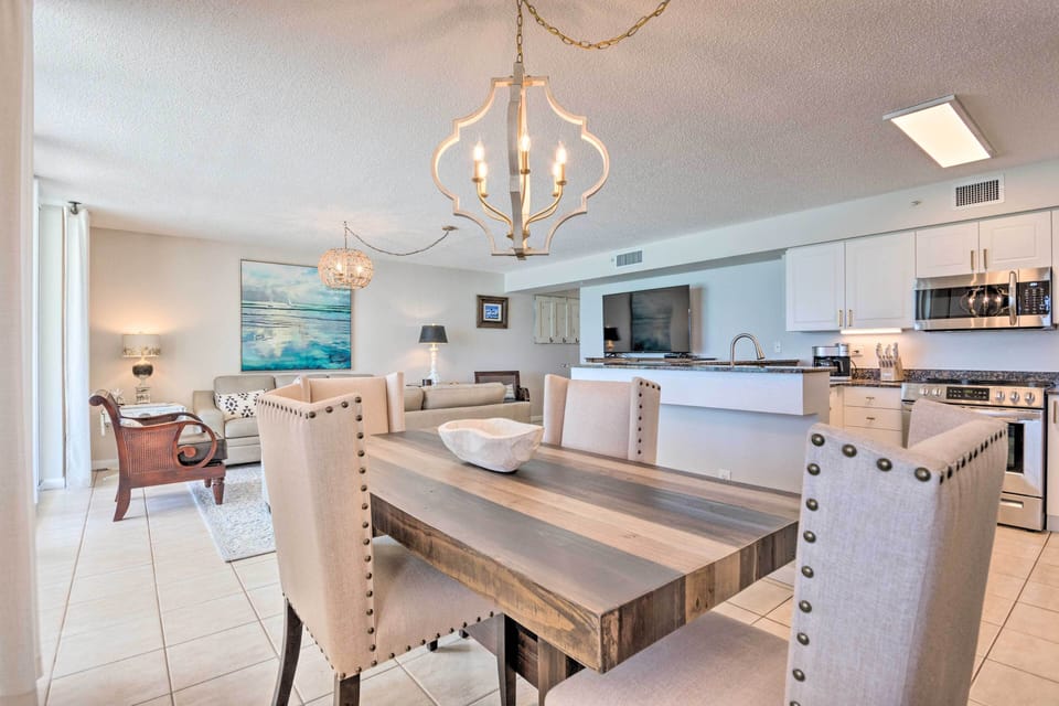 Dining Area | Community Pool | Beach Access