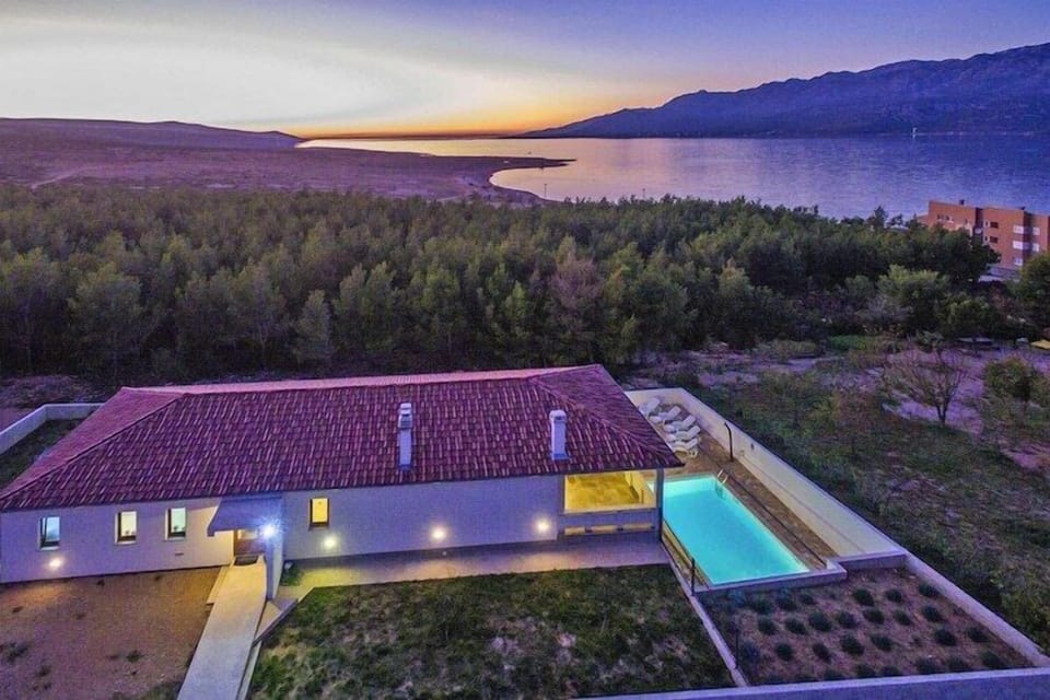 Holiday Home Swimming Pool