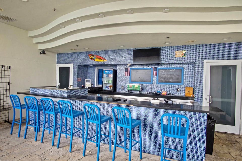 The resort features a poolside restaurant and wine bar from March through October.