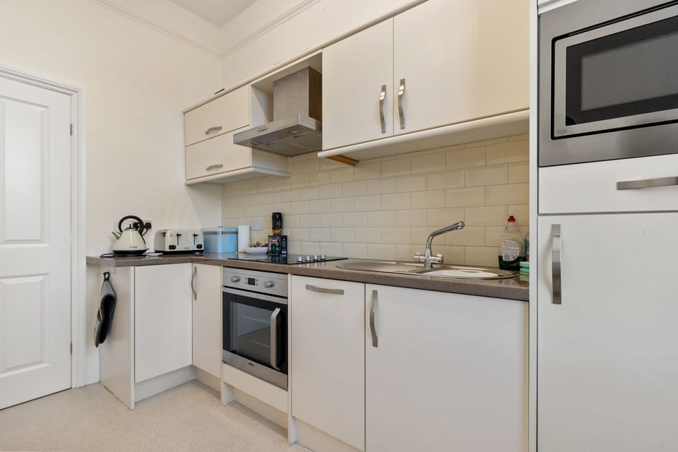 Top Sail - Beautiful Apartment, Minutes Walk to Beach and Town Centre