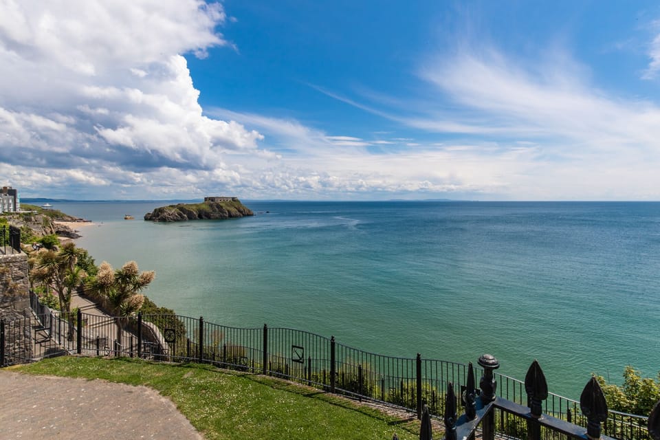 Top Sail - Beautiful Apartment, Minutes Walk to Beach and Town Centre