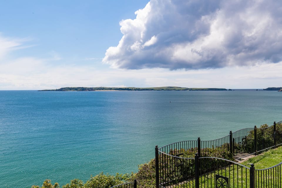 Top Sail - Beautiful Apartment, Minutes Walk to Beach and Town Centre