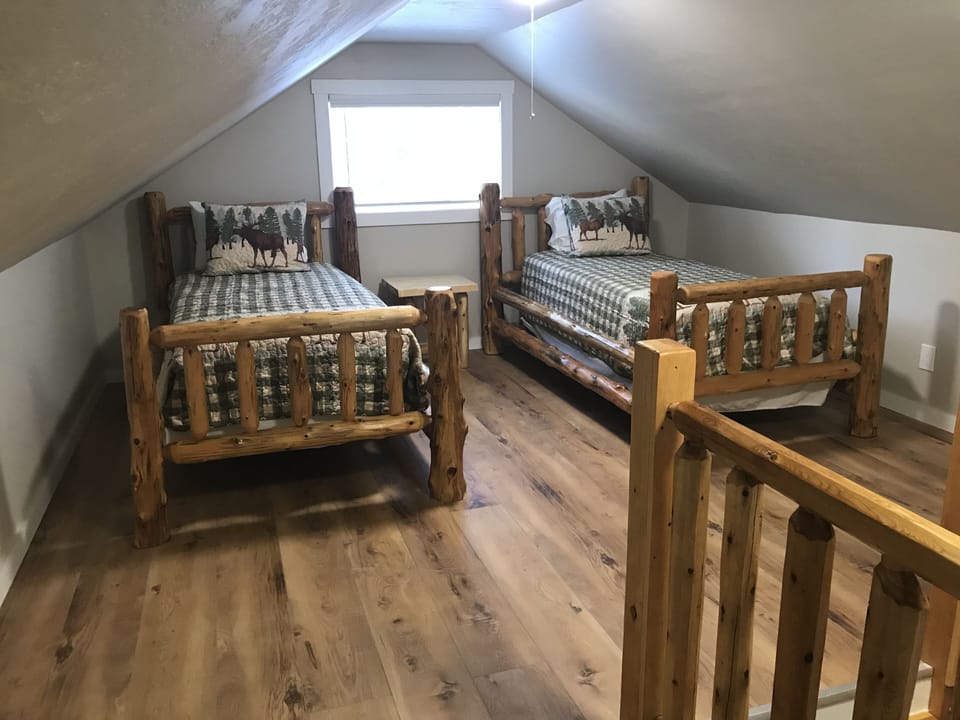 Split level bedroom (third floor)