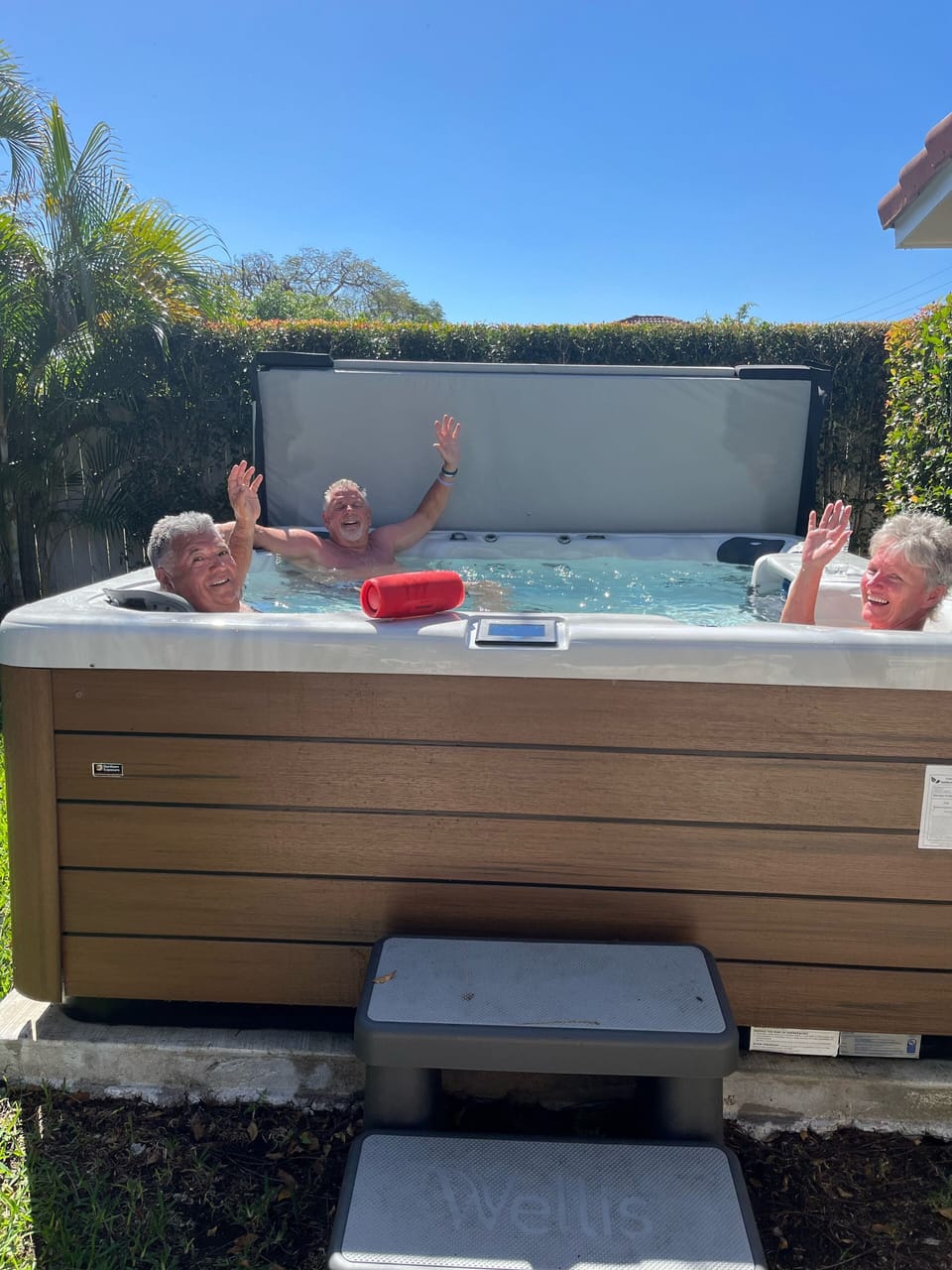 Outdoor spa tub